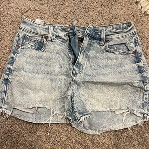 AE Mom Short- size 4